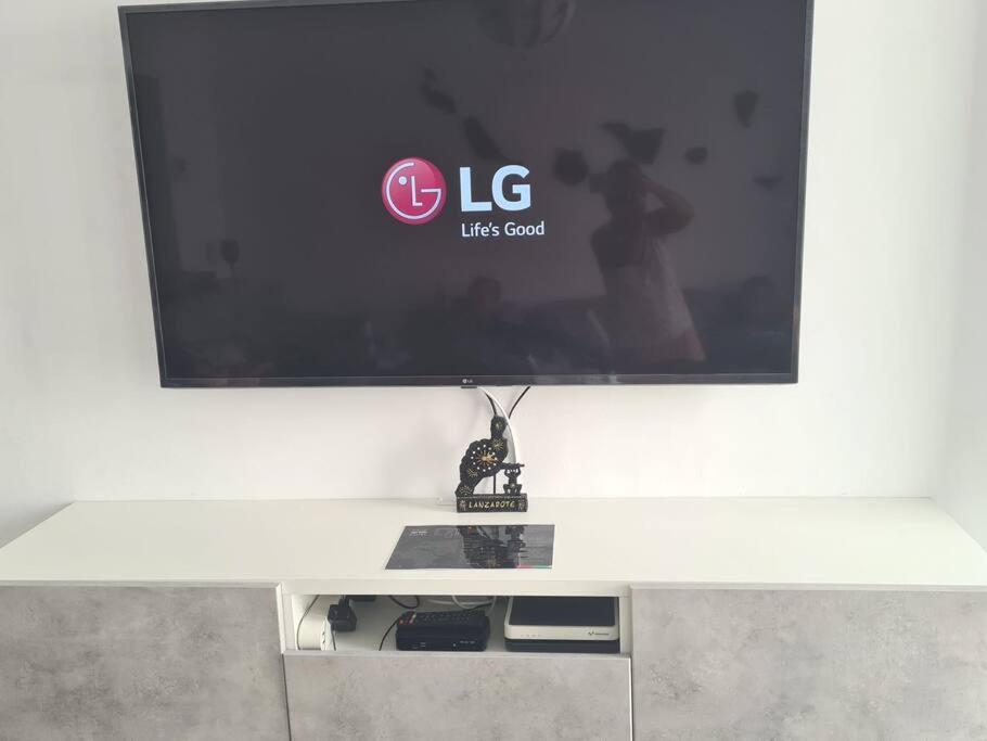 Apartamento Laina Tias Bagian luar foto